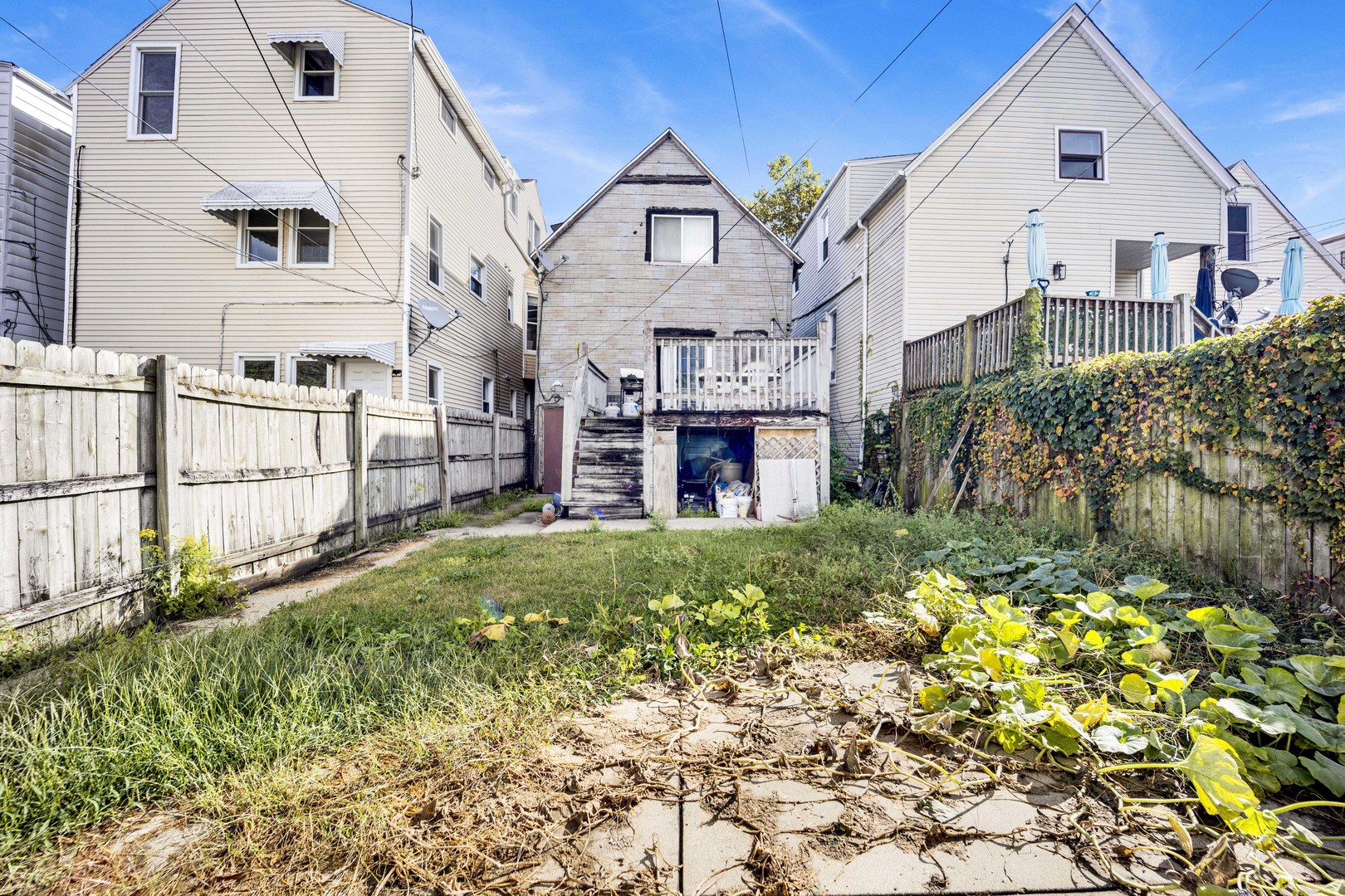 3748 N Sacramento Avenue