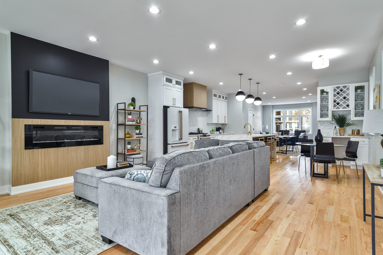 4602 N Springfield Avenue