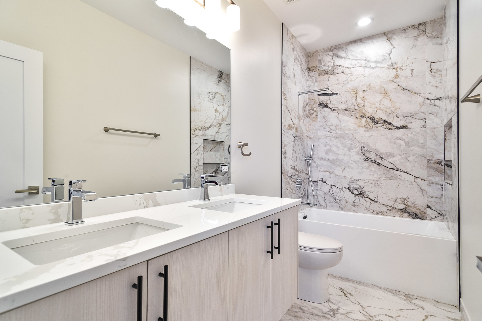 3013 N Normandy Avenue