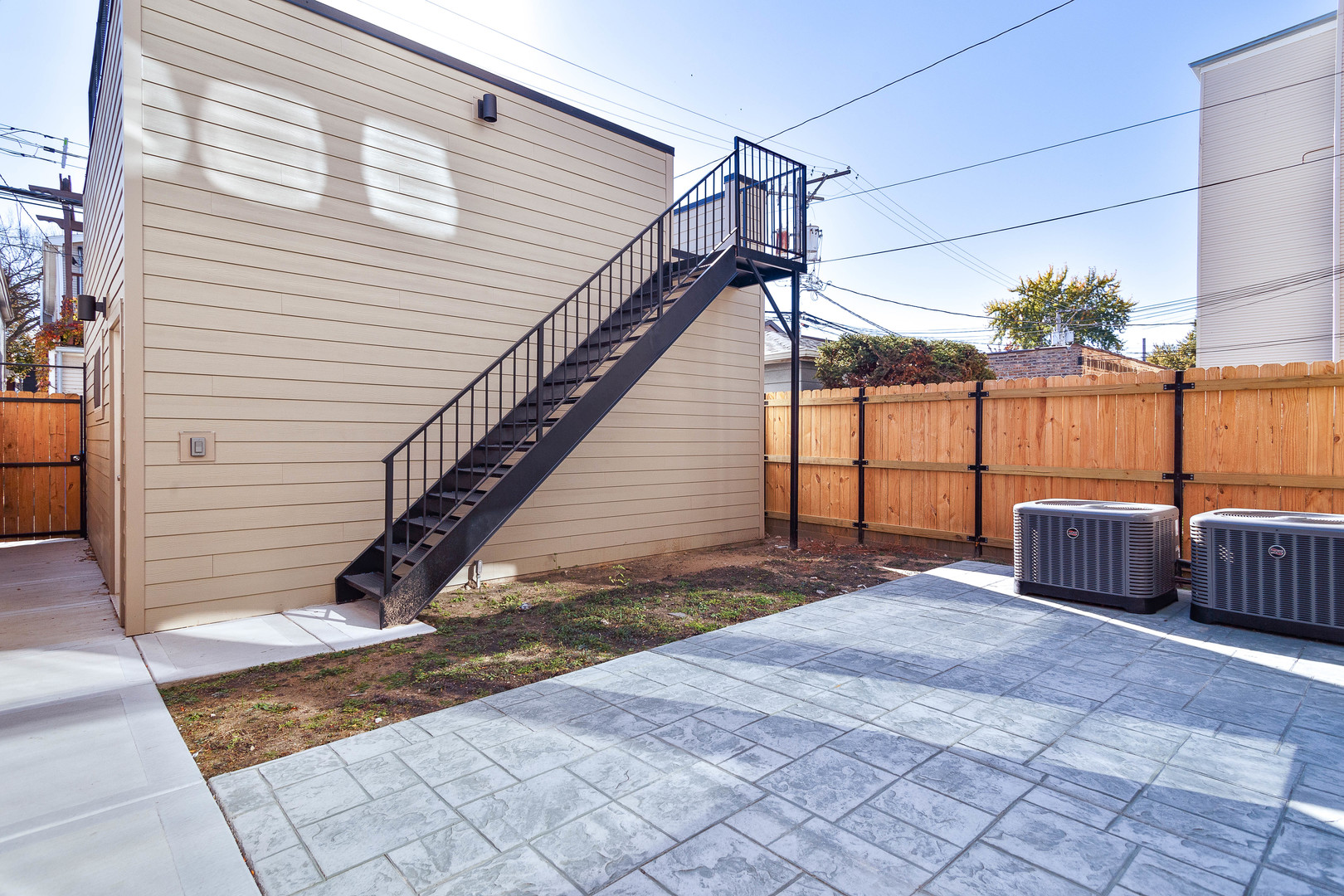 1719 W Foster Avenue