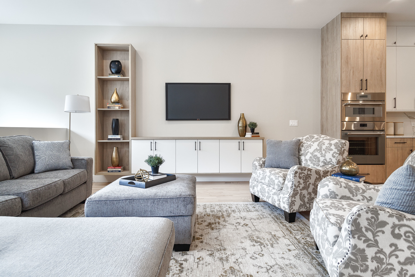 1719 W Foster Avenue