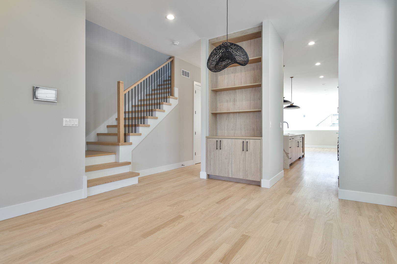 1719 W Foster Avenue