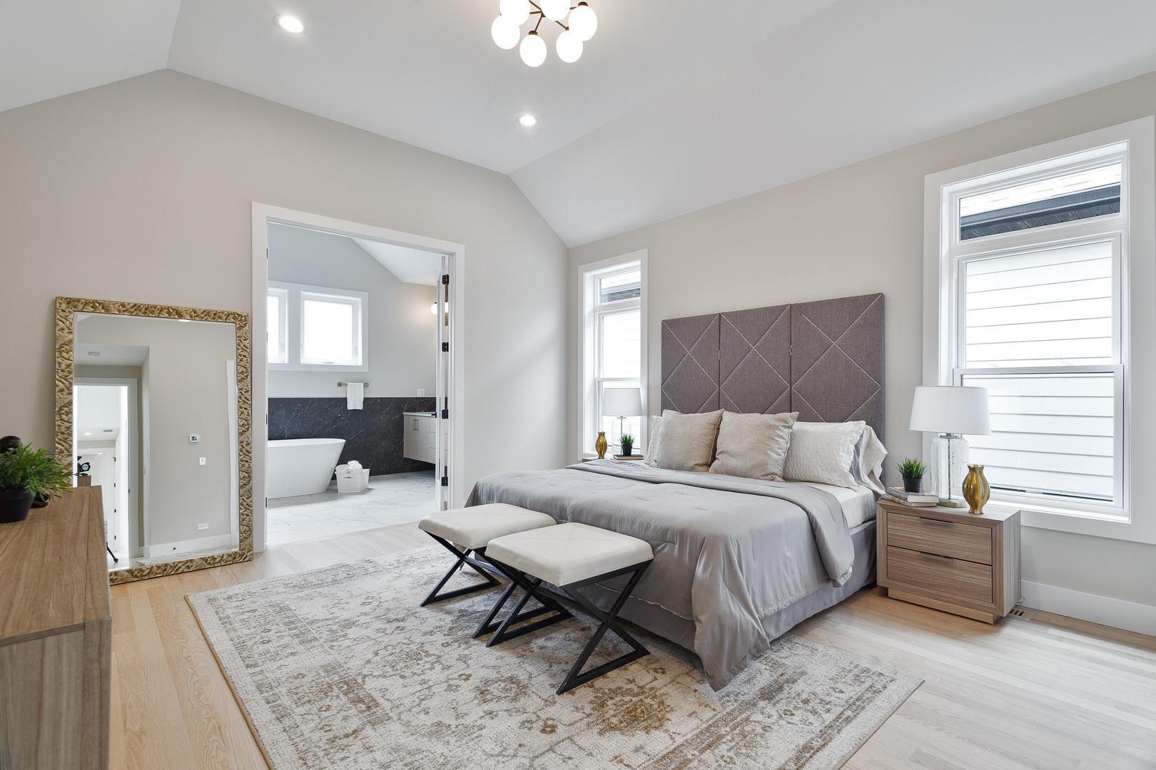 1719 W Foster Avenue