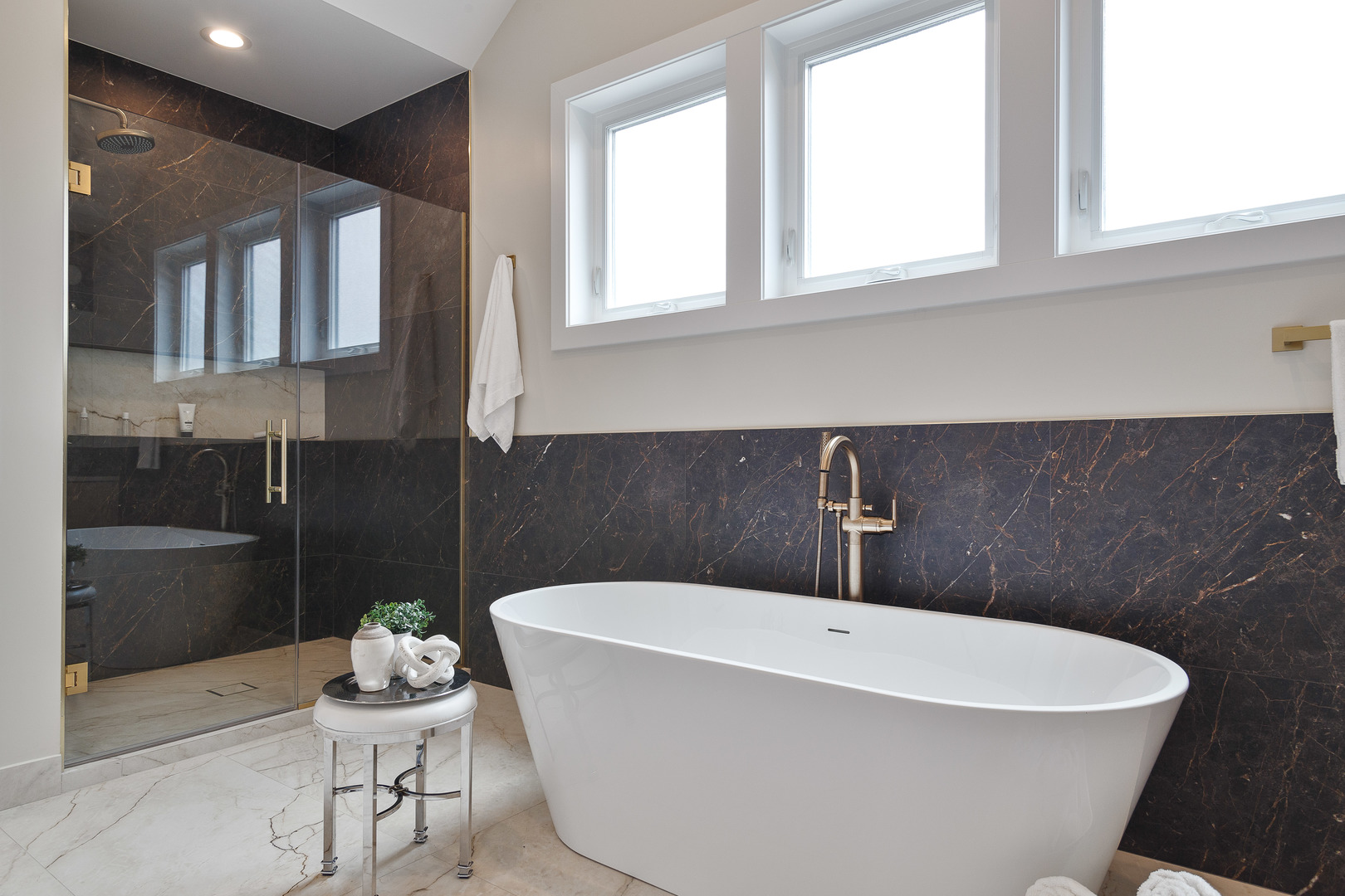 1719 W Foster Avenue