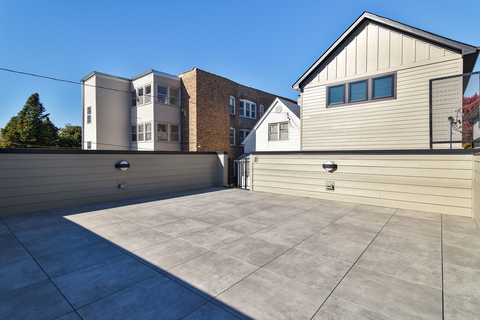 1719 W Foster Avenue