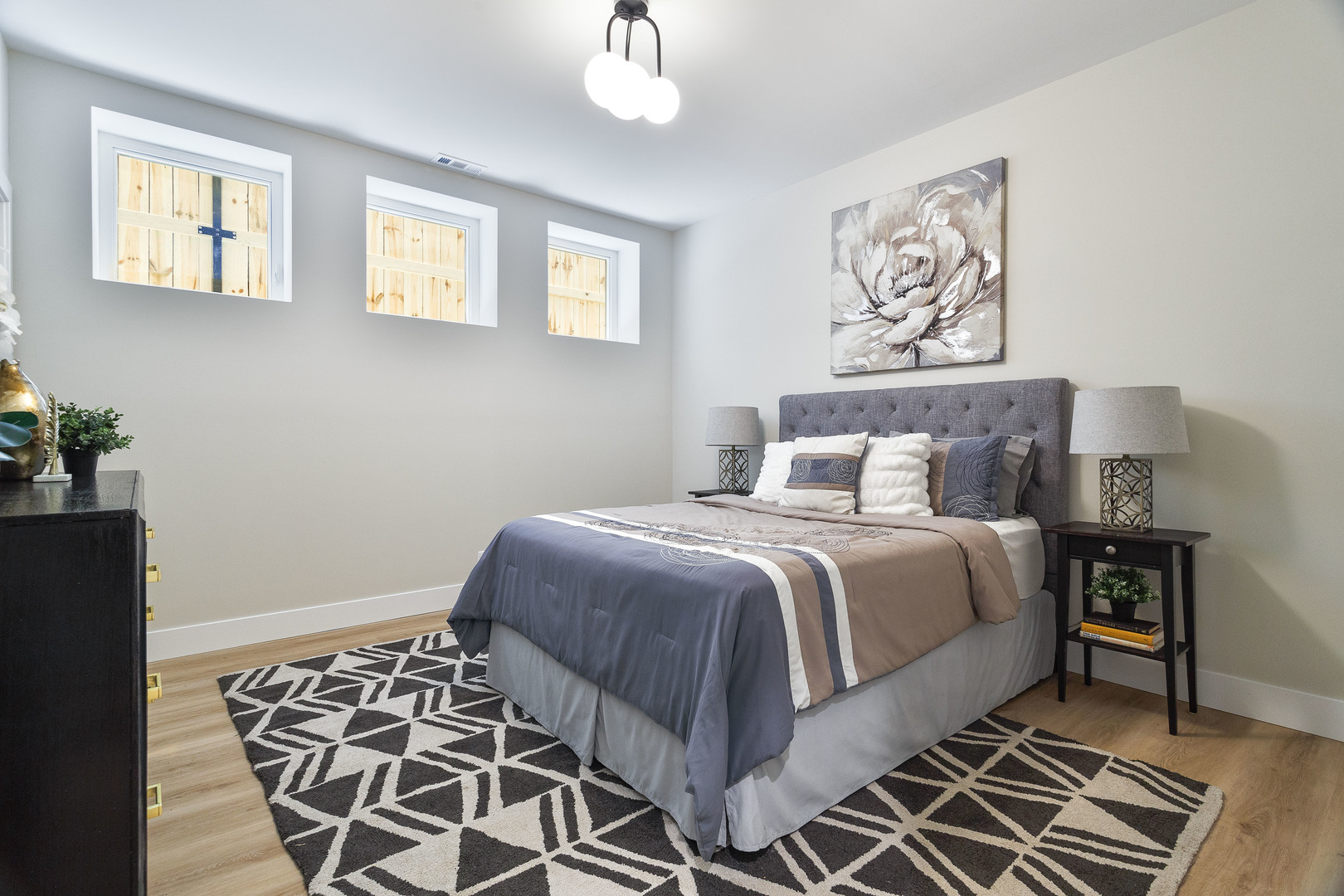 1719 W Foster Avenue