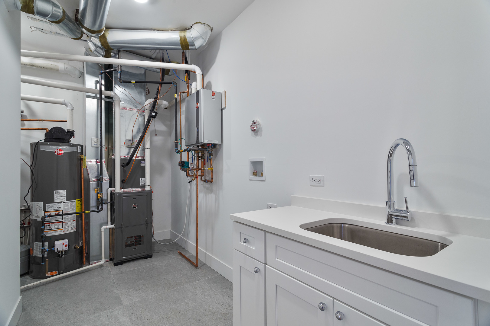 1719 W Foster Avenue