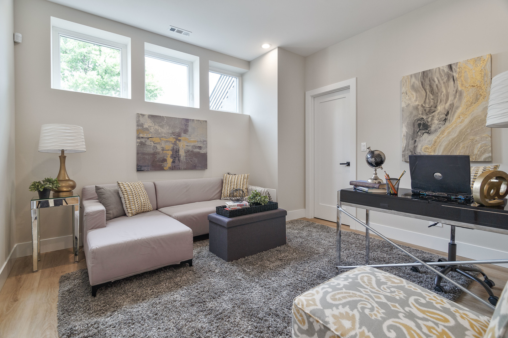 1719 W Foster Avenue