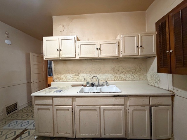 5022 W WINNEMAC Avenue