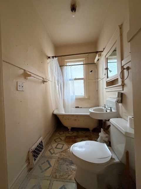 5022 W WINNEMAC Avenue