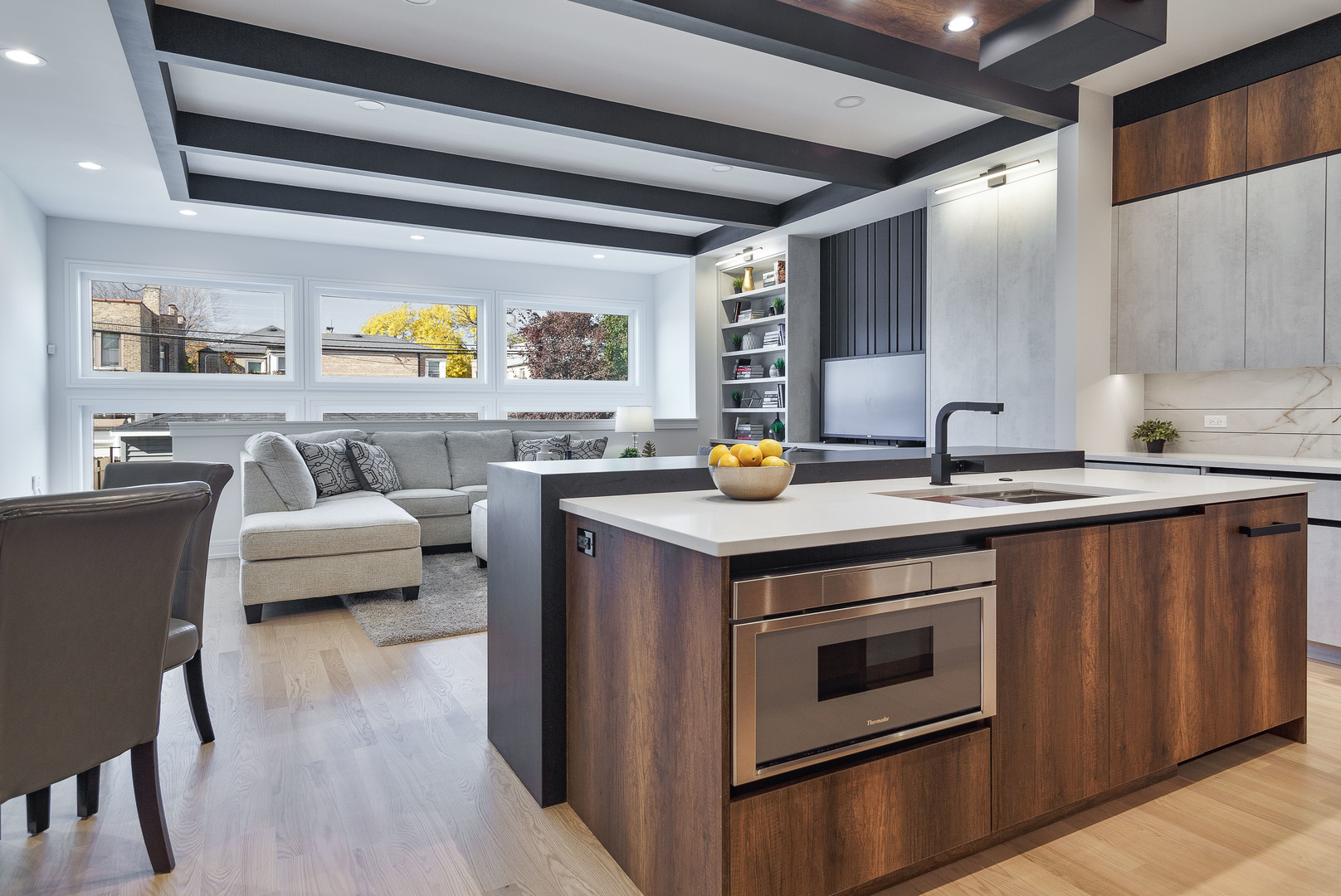 5620 N Francisco Avenue