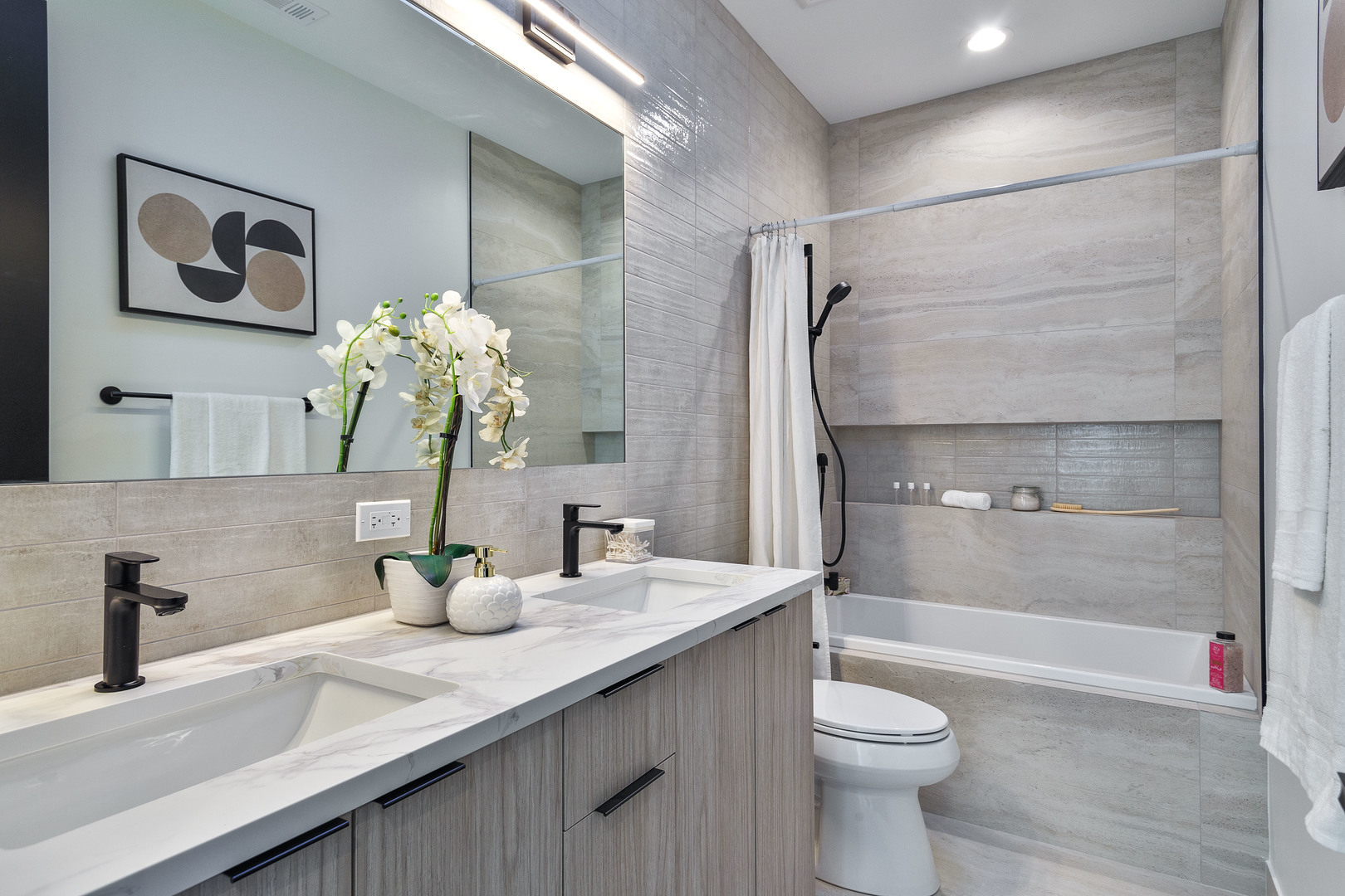 5620 N Francisco Avenue