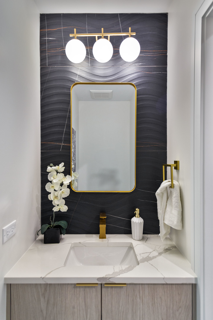 5620 N Francisco Avenue