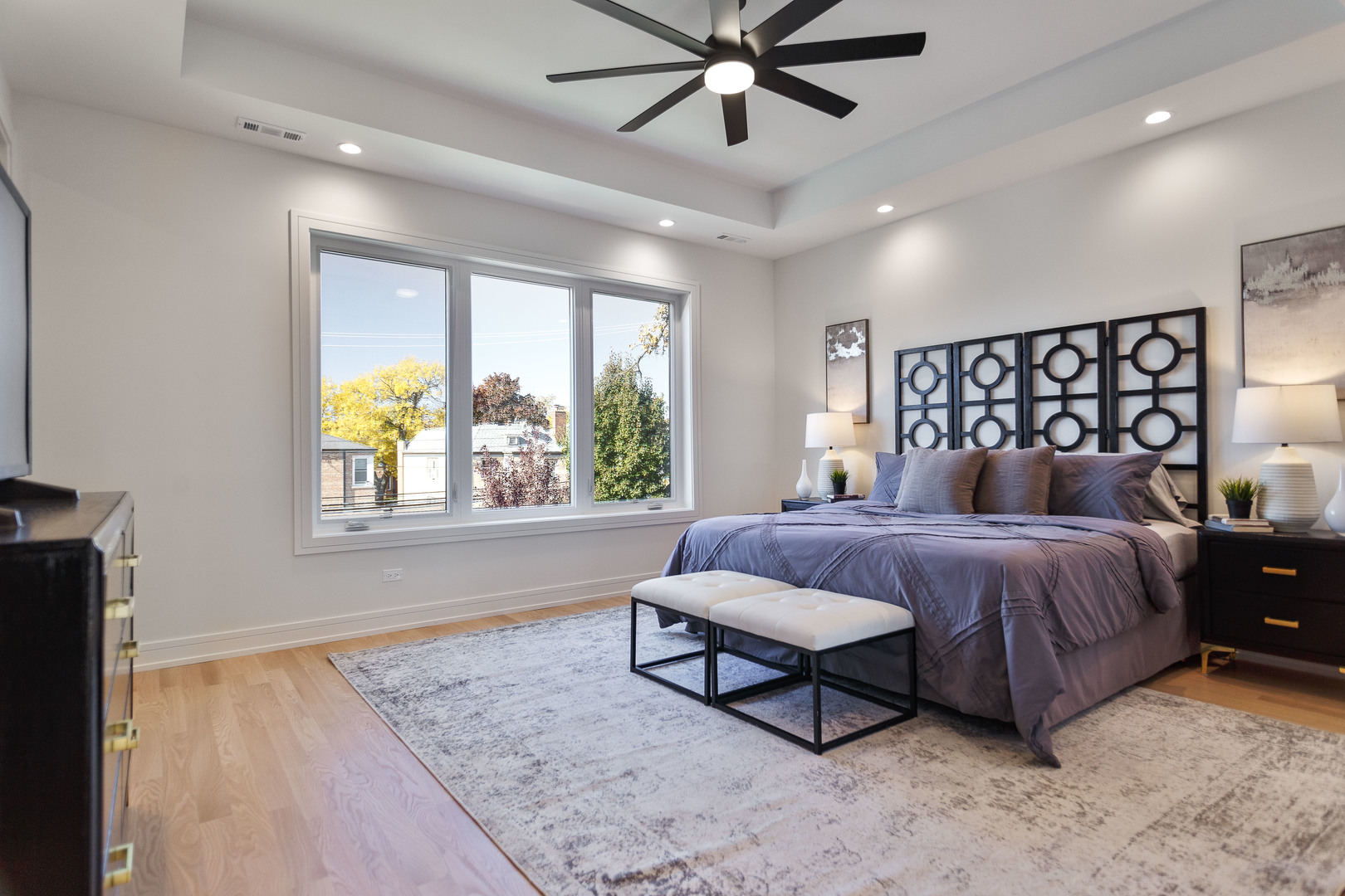 5620 N Francisco Avenue