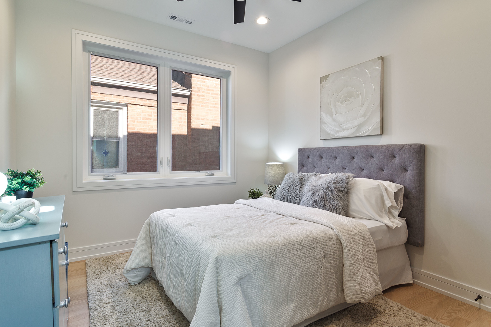 5620 N Francisco Avenue