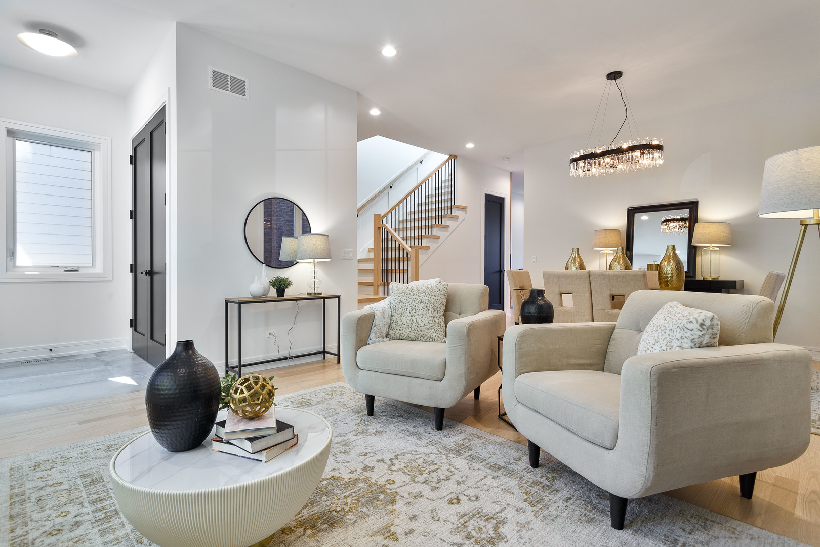 5620 N Francisco Avenue