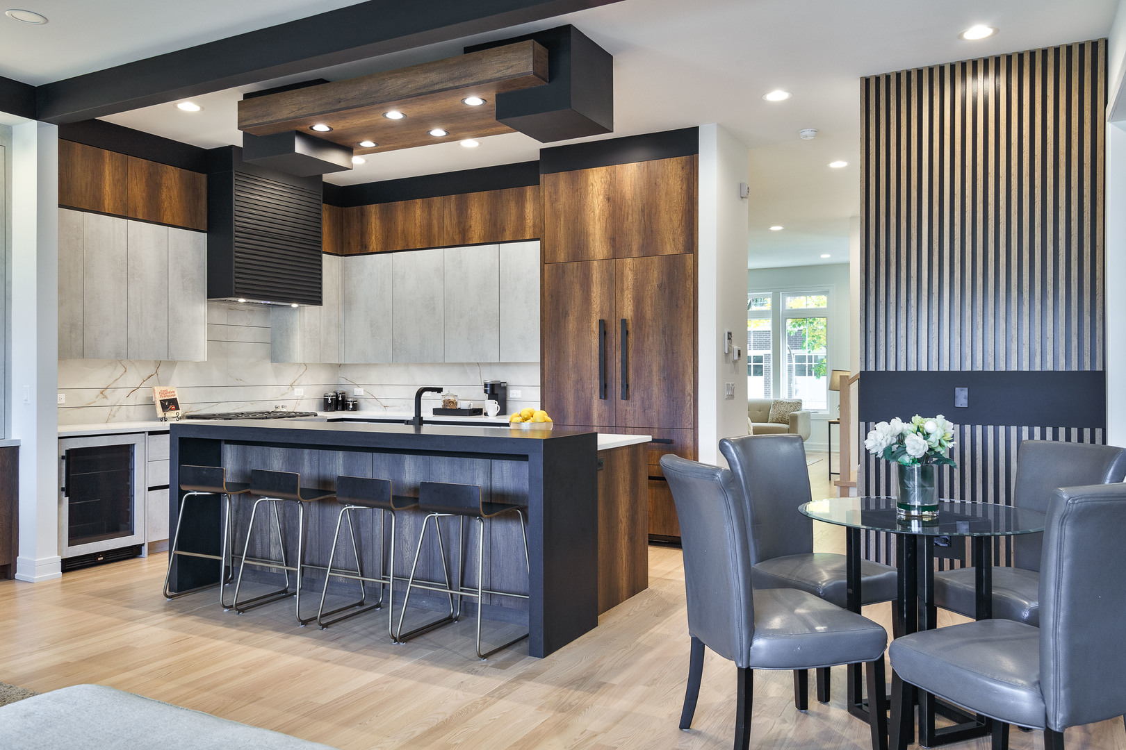 5620 N Francisco Avenue