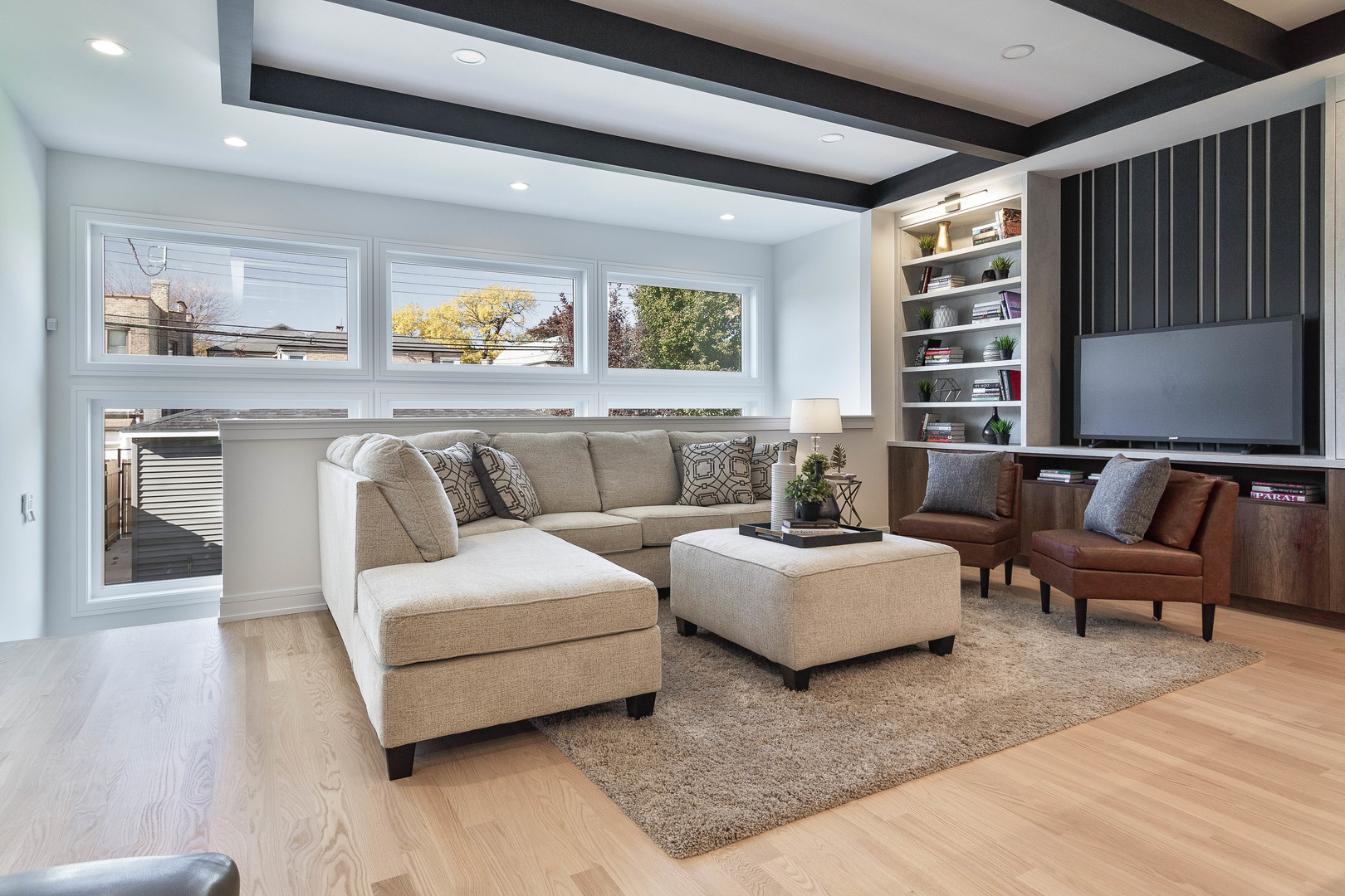 5620 N Francisco Avenue