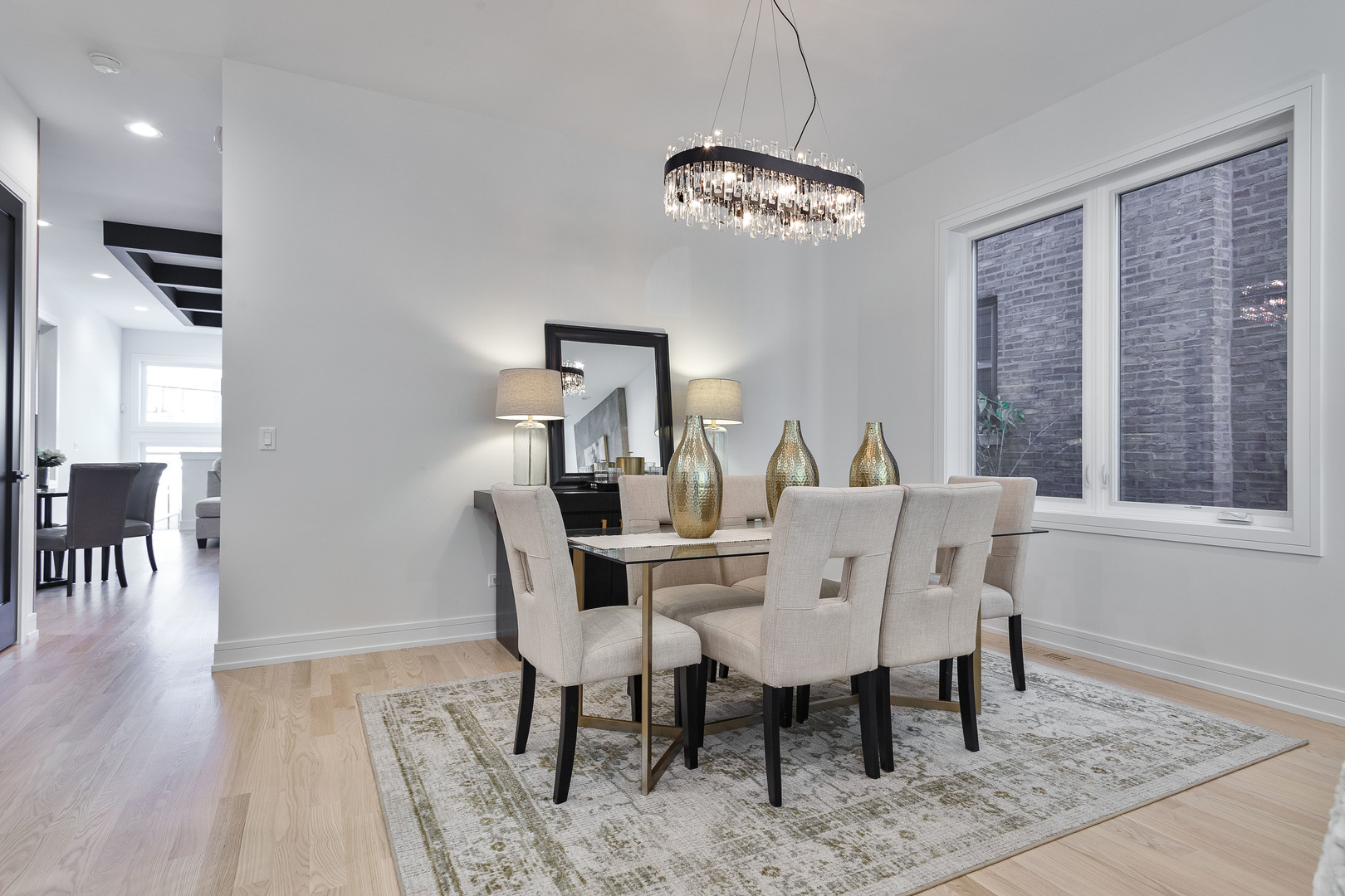 5620 N Francisco Avenue