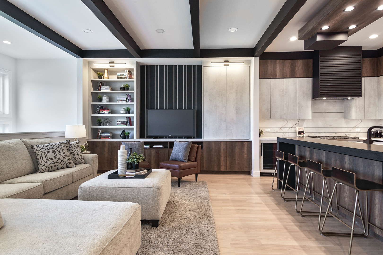 5620 N Francisco Avenue