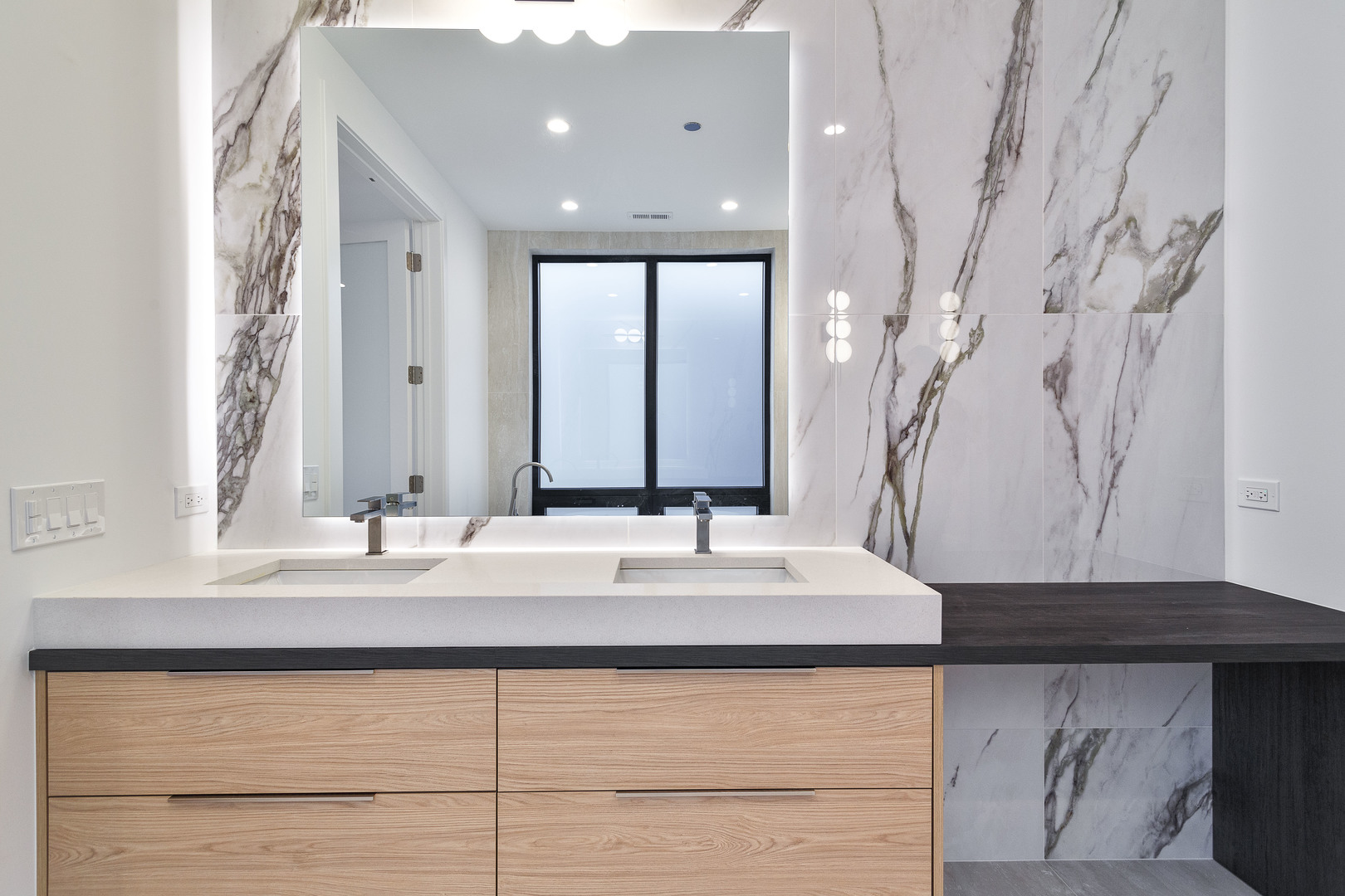 1418 W Warner Avenue