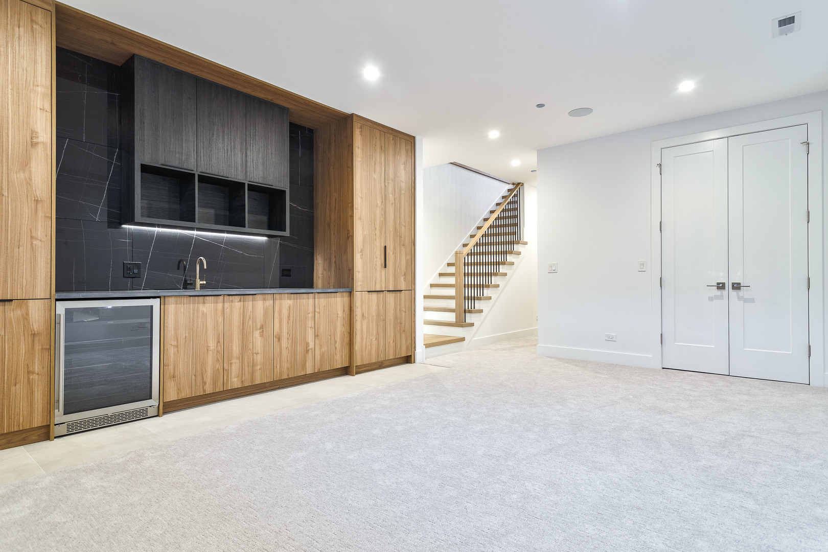 1418 W Warner Avenue