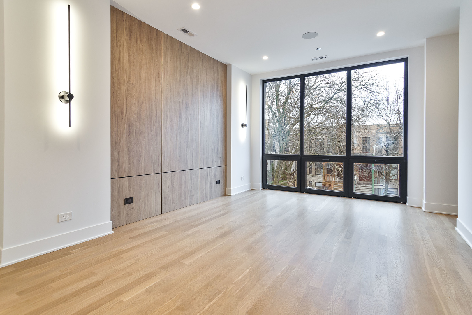 1418 W Warner Avenue