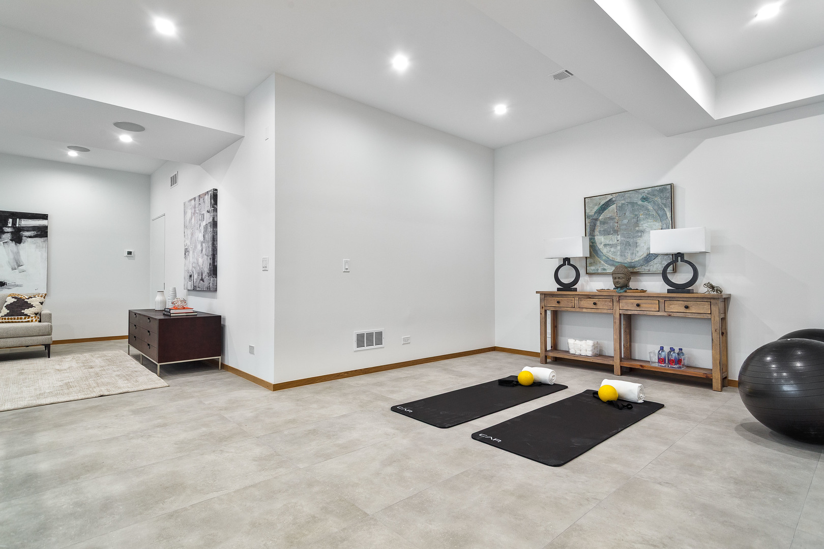 527 Kensington Court