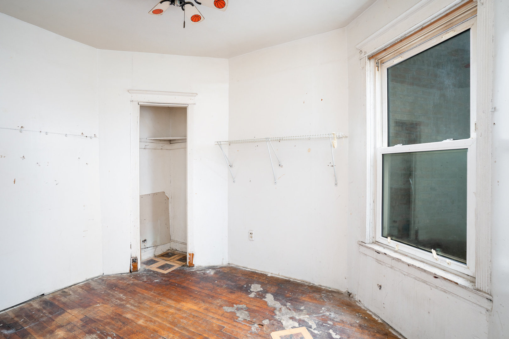 5239 S Ingleside Avenue