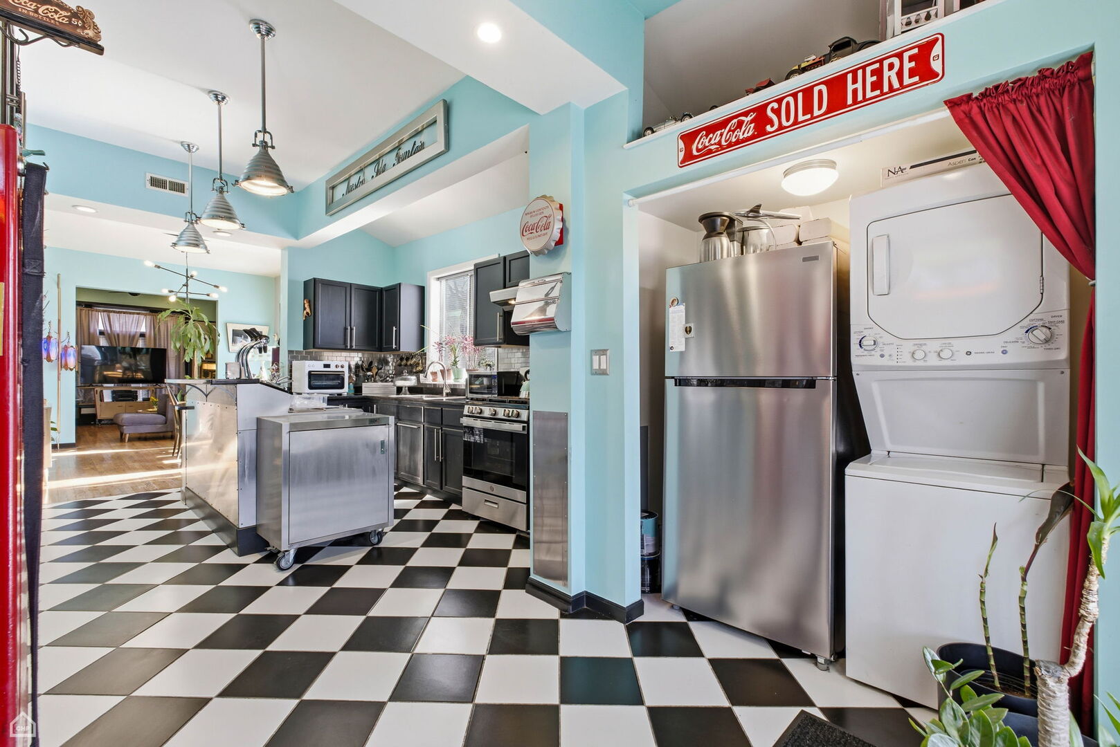 3404 N Albany Avenue