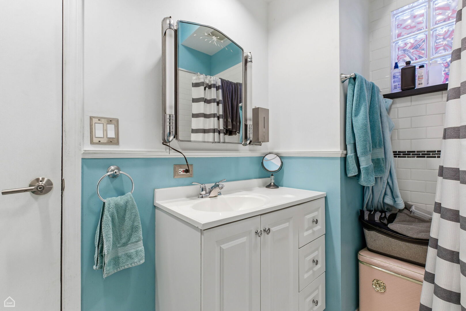 3404 N Albany Avenue