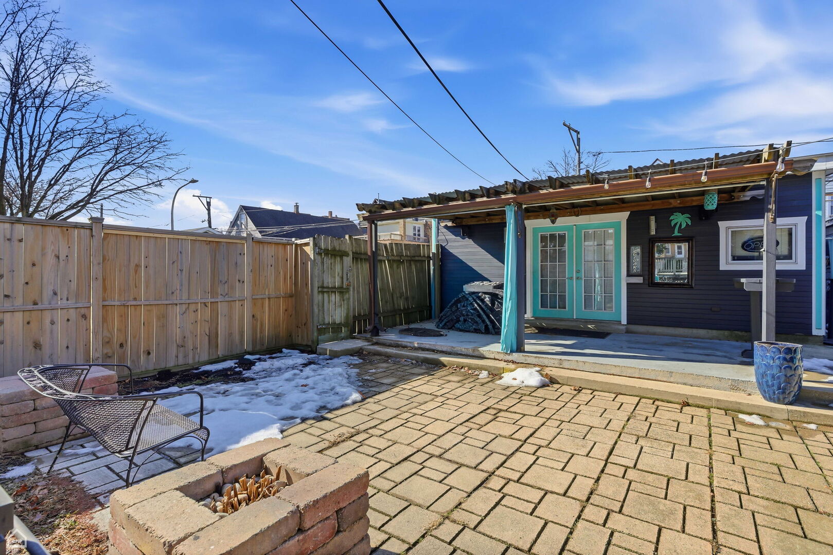 3404 N Albany Avenue