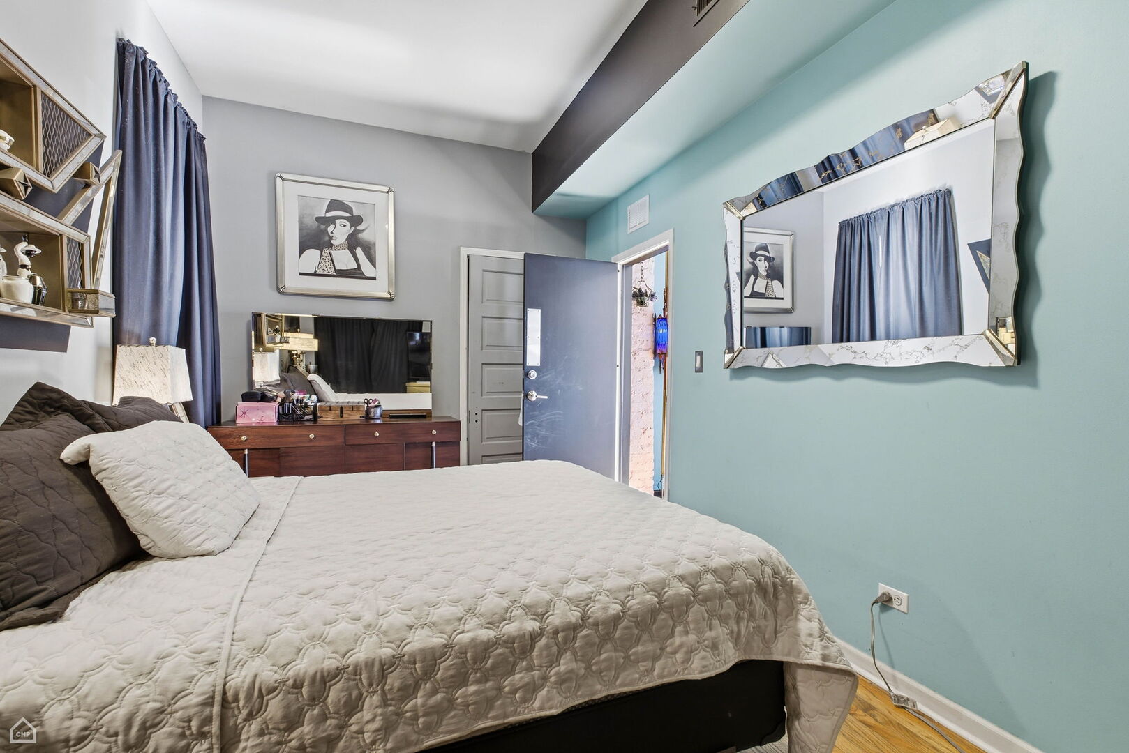 3404 N Albany Avenue