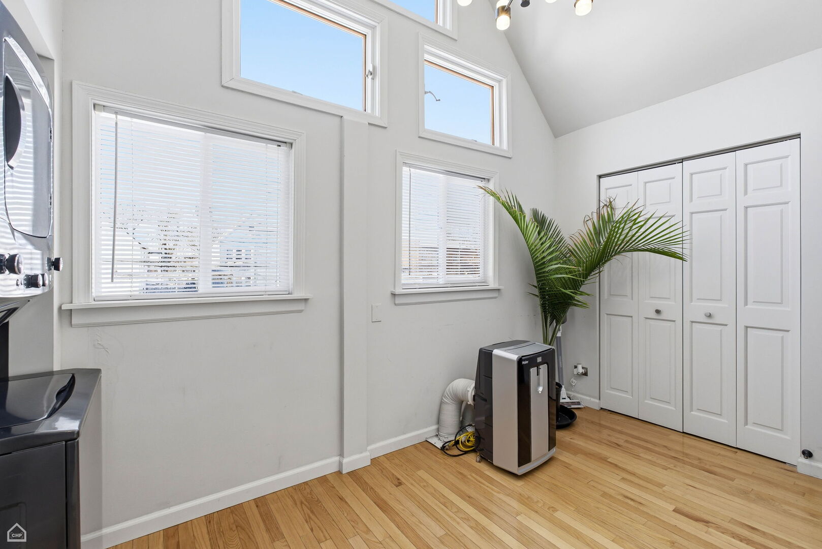 3404 N Albany Avenue