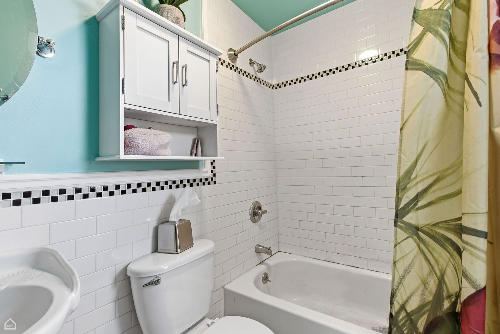 3404 N Albany Avenue