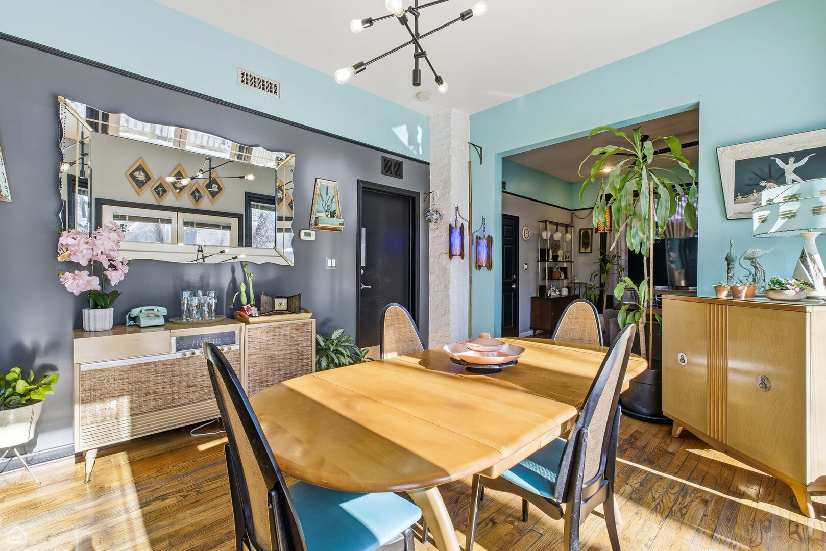 3404 N Albany Avenue