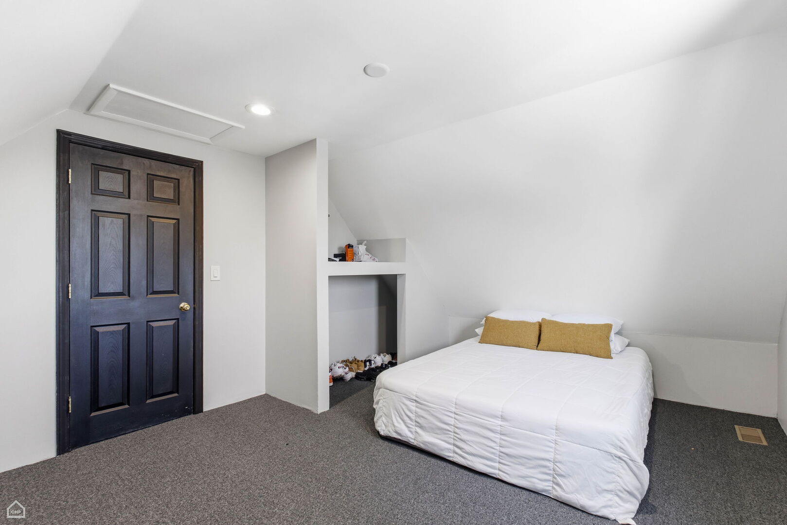 3404 N Albany Avenue