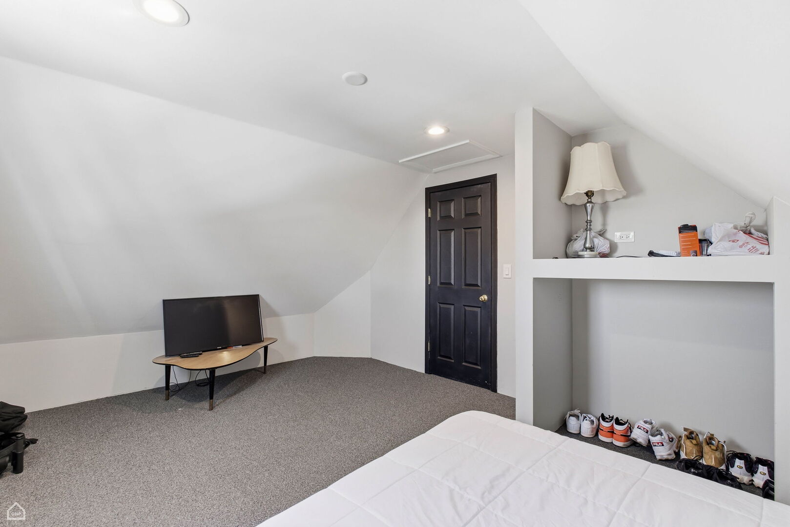 3404 N Albany Avenue