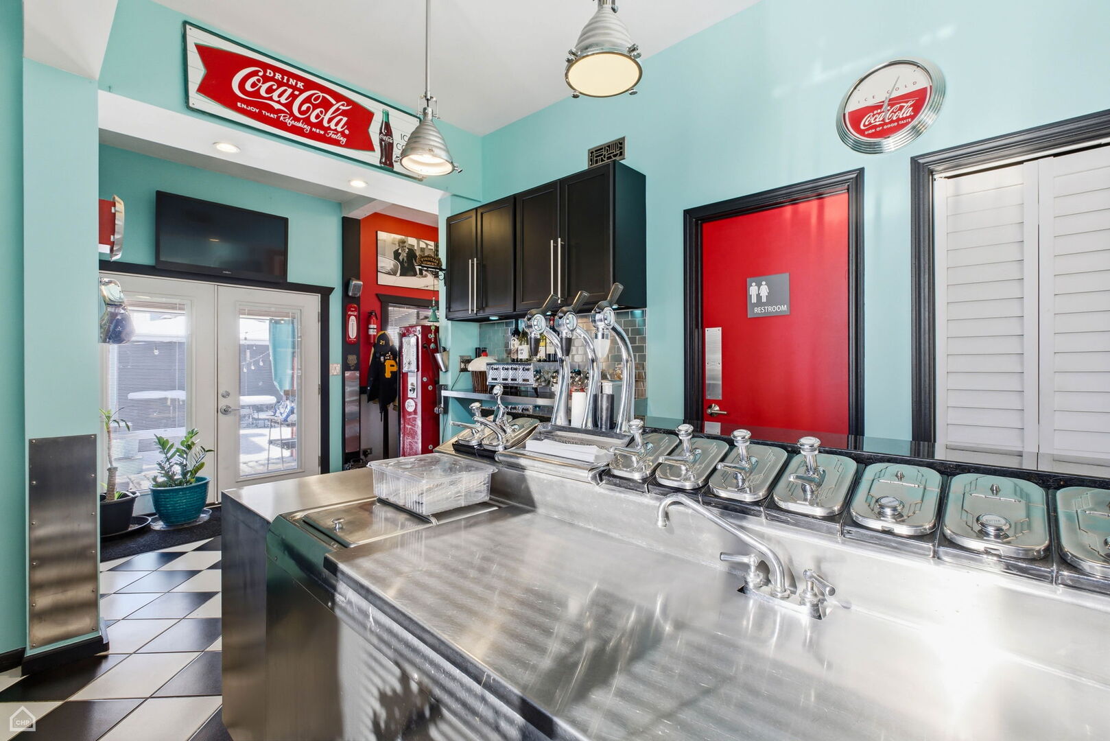 3404 N Albany Avenue