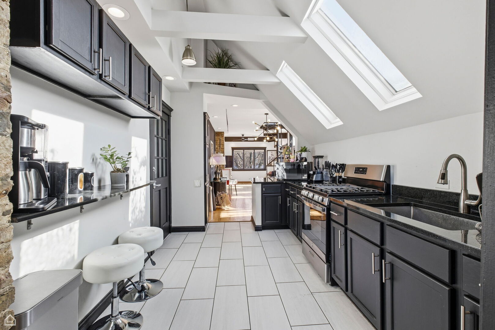 3404 N Albany Avenue