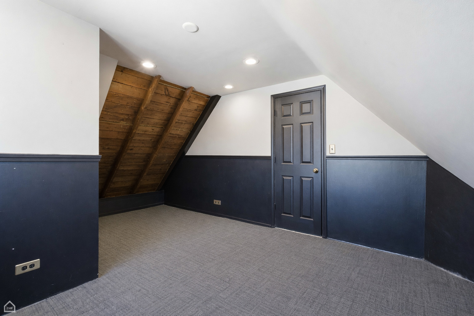 3404 N Albany Avenue