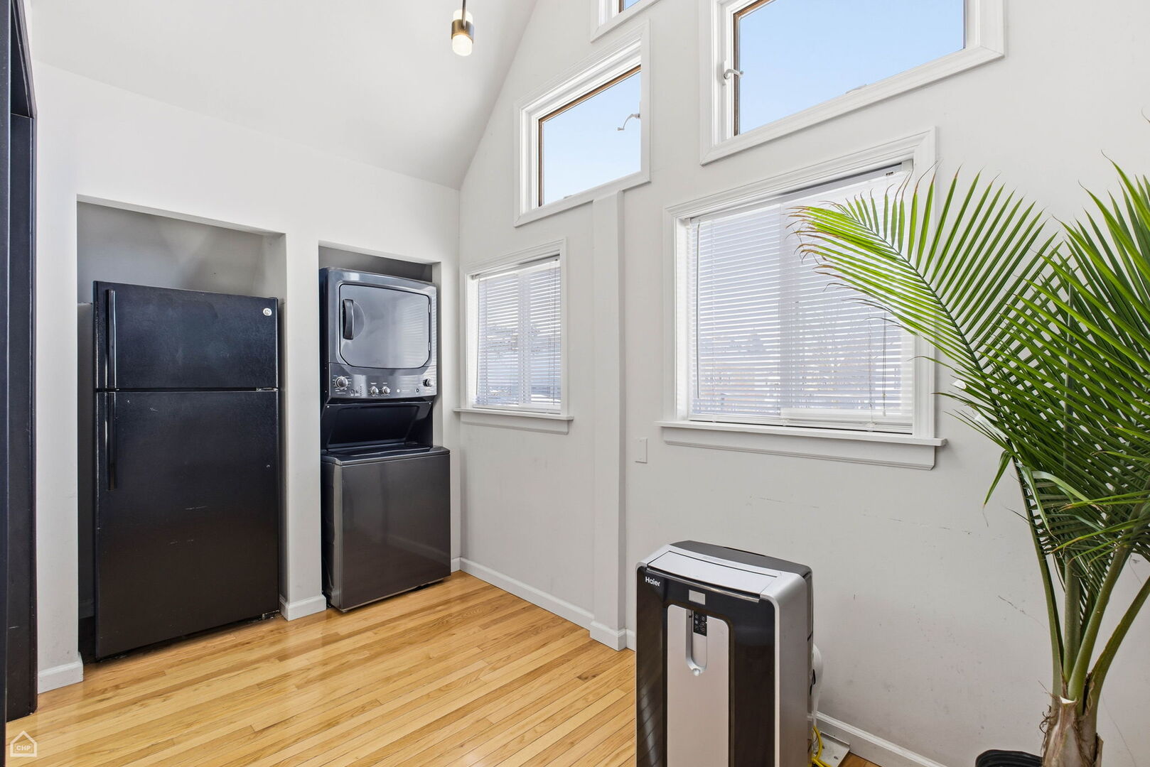 3404 N Albany Avenue