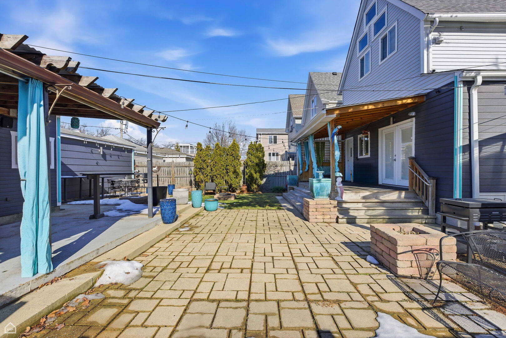 3404 N Albany Avenue