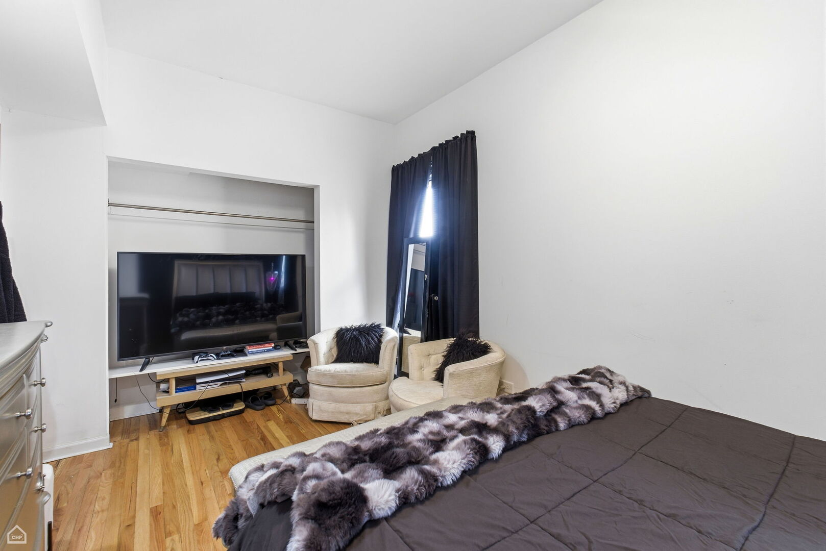 3404 N Albany Avenue