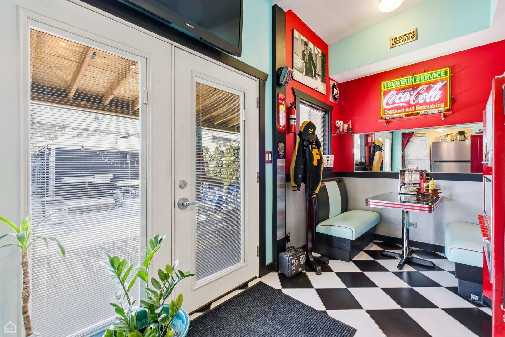 3404 N Albany Avenue