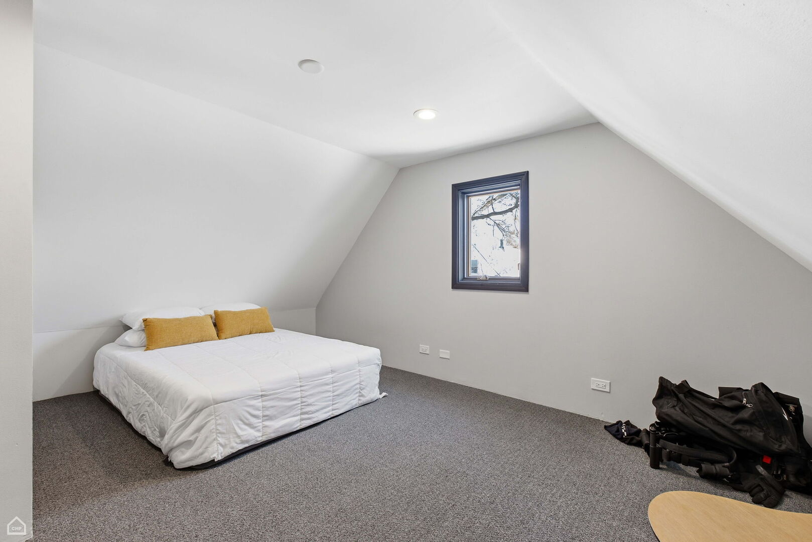 3404 N Albany Avenue