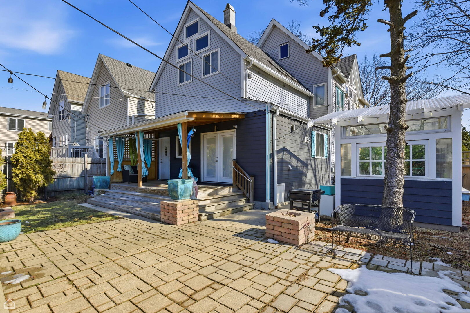 3404 N Albany Avenue