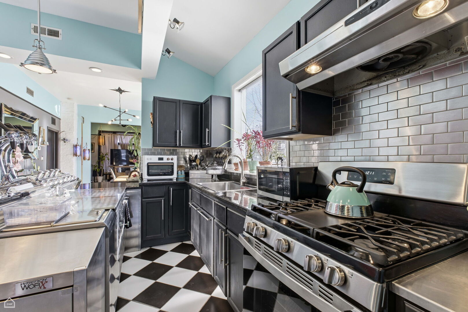 3404 N Albany Avenue