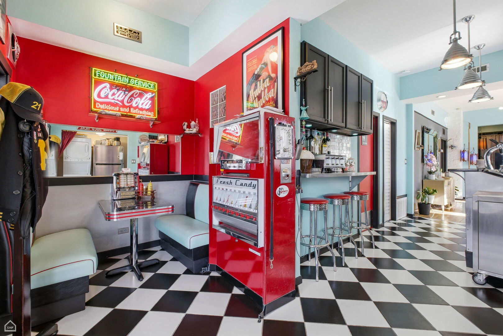 3404 N Albany Avenue