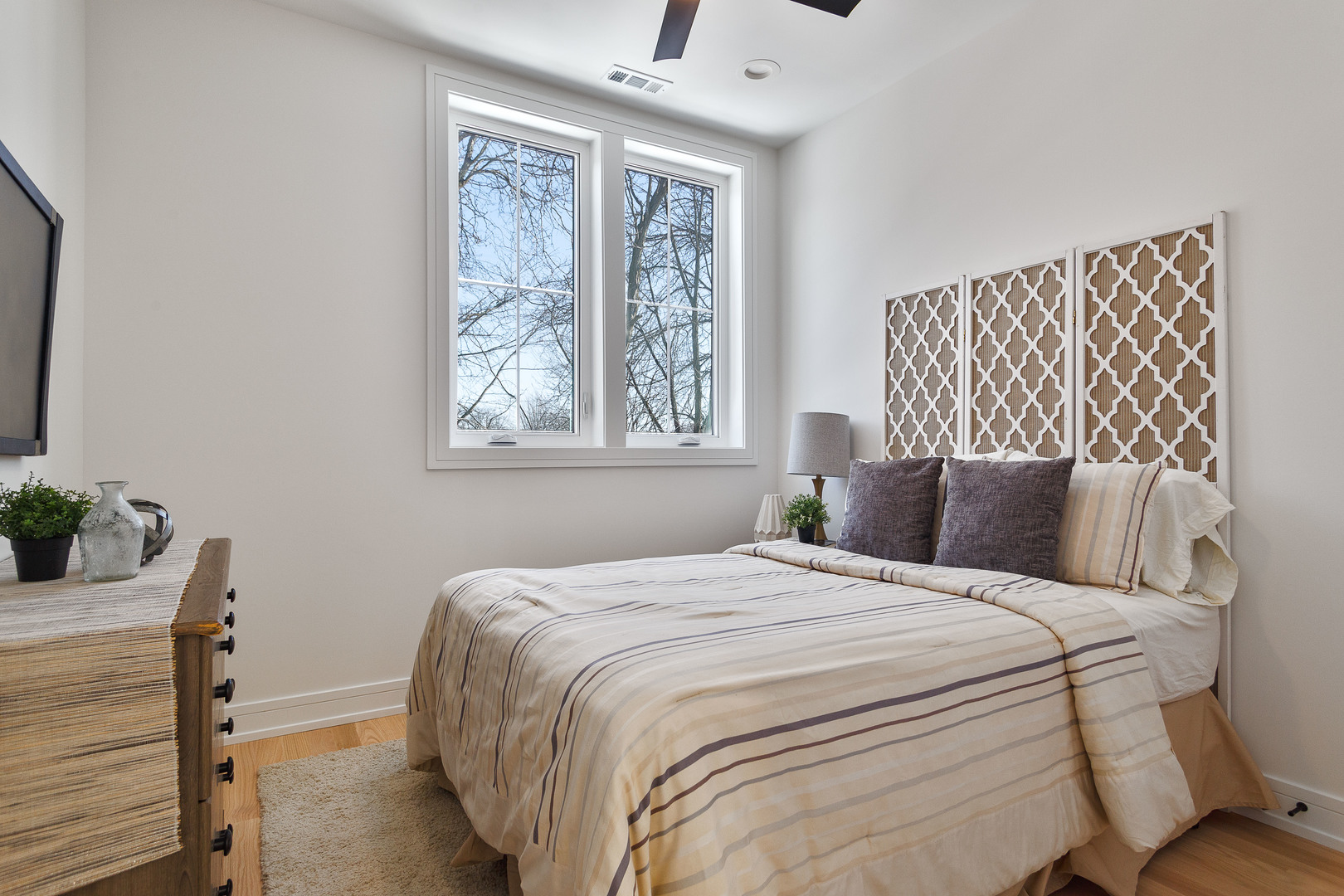 5620 N Francisco Avenue